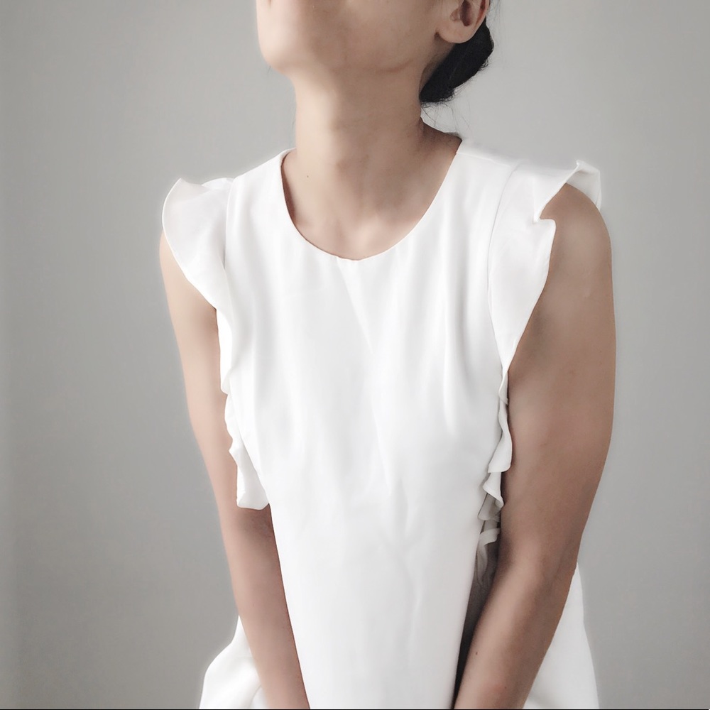 WHITE MINIMALIST RUFFLE SLEEVELESS TOP - Picture 5 of 7